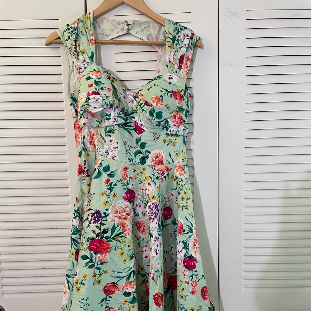 DOLLZ & DAMES floral fit and flare dress size medium
